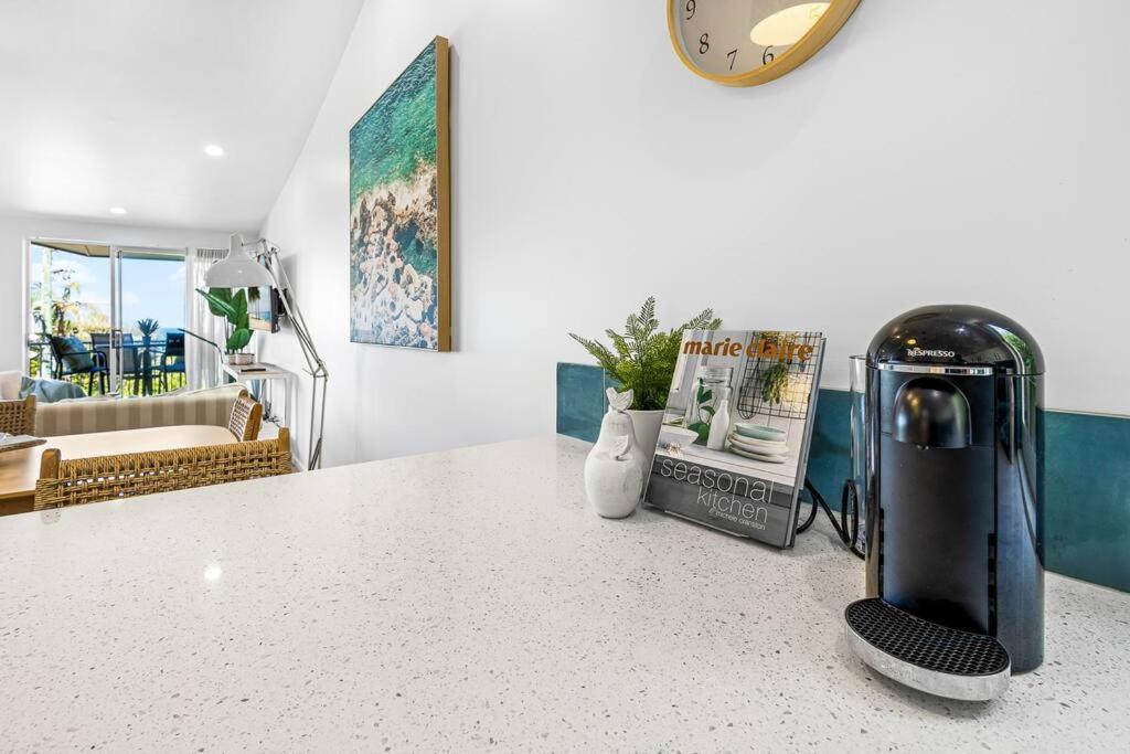 Apartment 3 Andari, Sunshine ~ Modern Apt, 1 Min Sunshine Beach